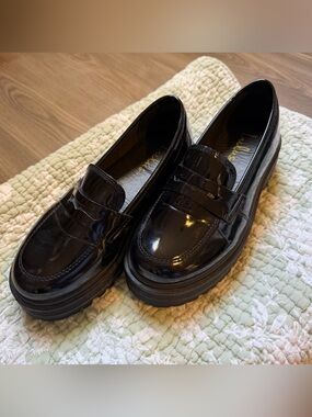 Like NEW, Black Patent Leather Penny Loafers for Women, size 7